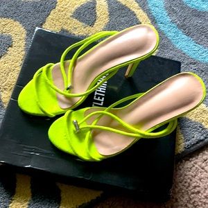 BRAND NEW LIME GREEN SIZE 6 HEELS